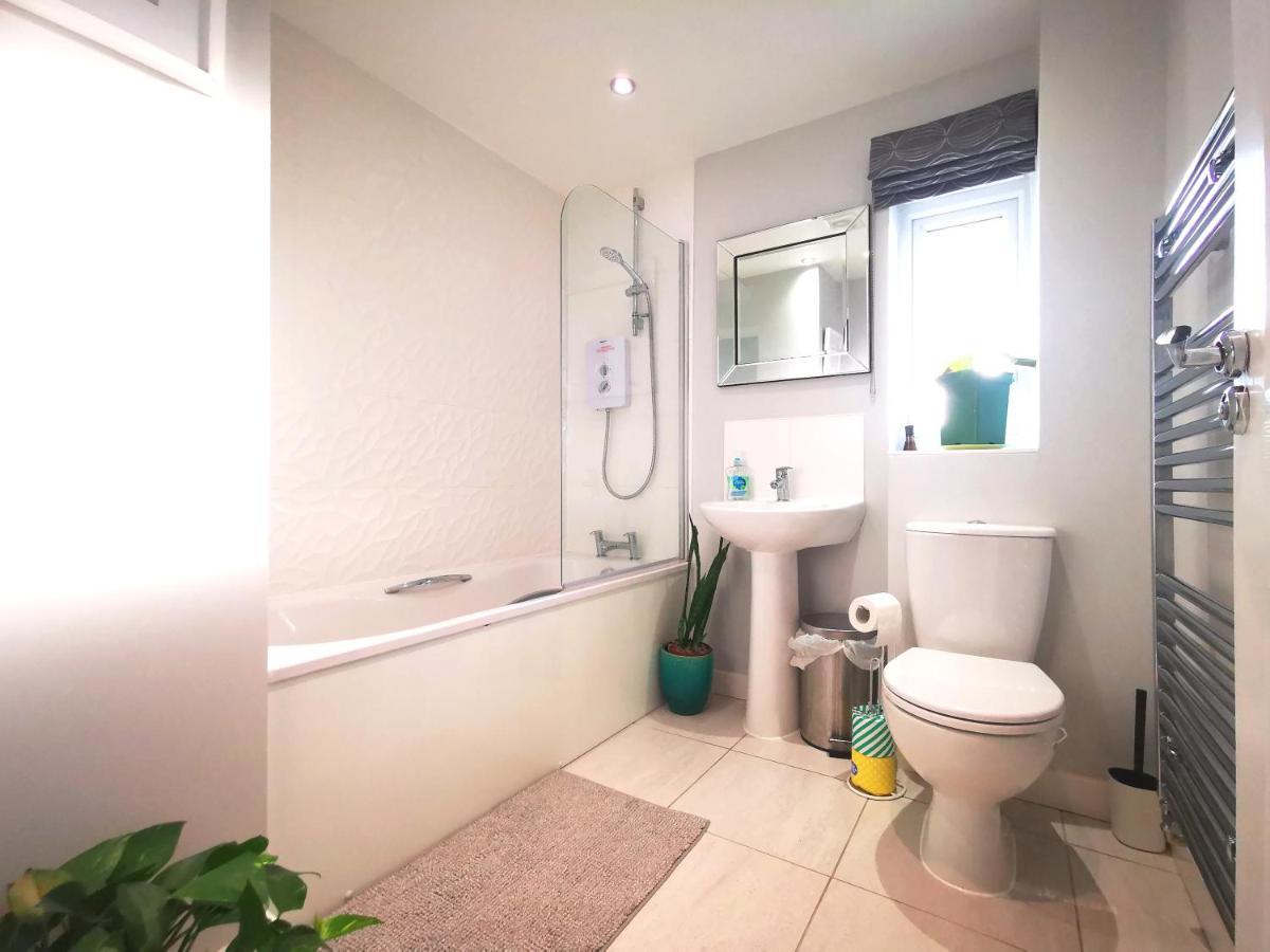 The Lawnswood - Central Manchester Holiday Home With Free Parking エクステリア 写真