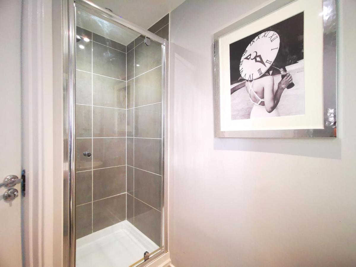 The Lawnswood - Central Manchester Holiday Home With Free Parking エクステリア 写真