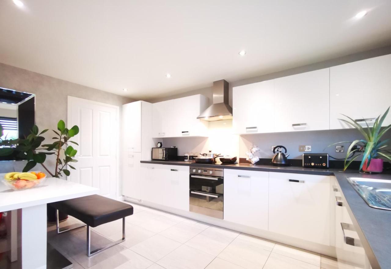The Lawnswood - Central Manchester Holiday Home With Free Parking エクステリア 写真